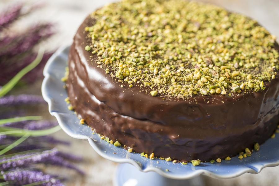 Bolo de Chocolate com Mascarpone e Pistache