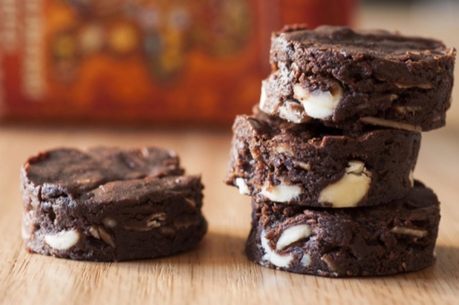 Brownie com Limão, Amêndoa e Chocolate Branco