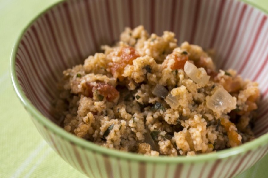 Pilaf de Triguilho Embebido em Sumo de Tomate com Manjericão Fresco