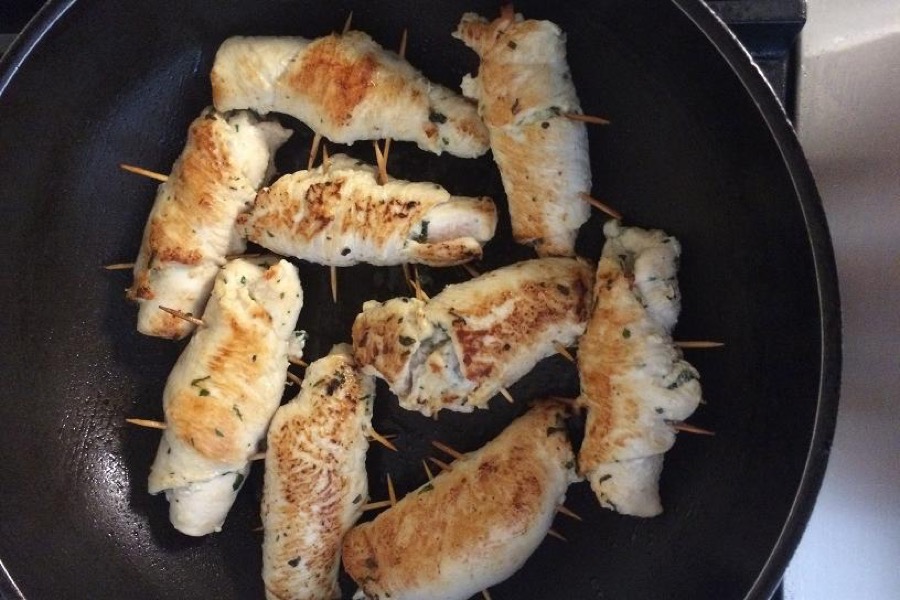 Enrolado de Frango com Molho de Tomate