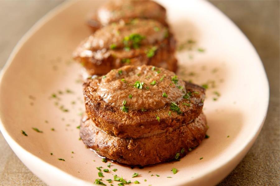 Filé-Mignon com Molho de Azeitonas Pretas