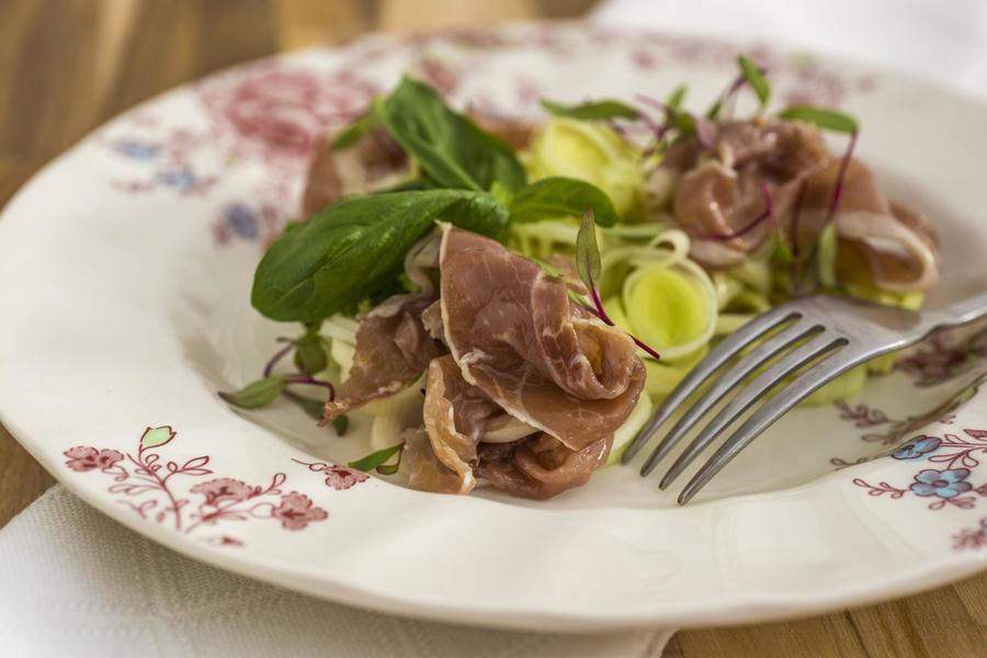 Salada de Alho-Poró com Presunto de Parma