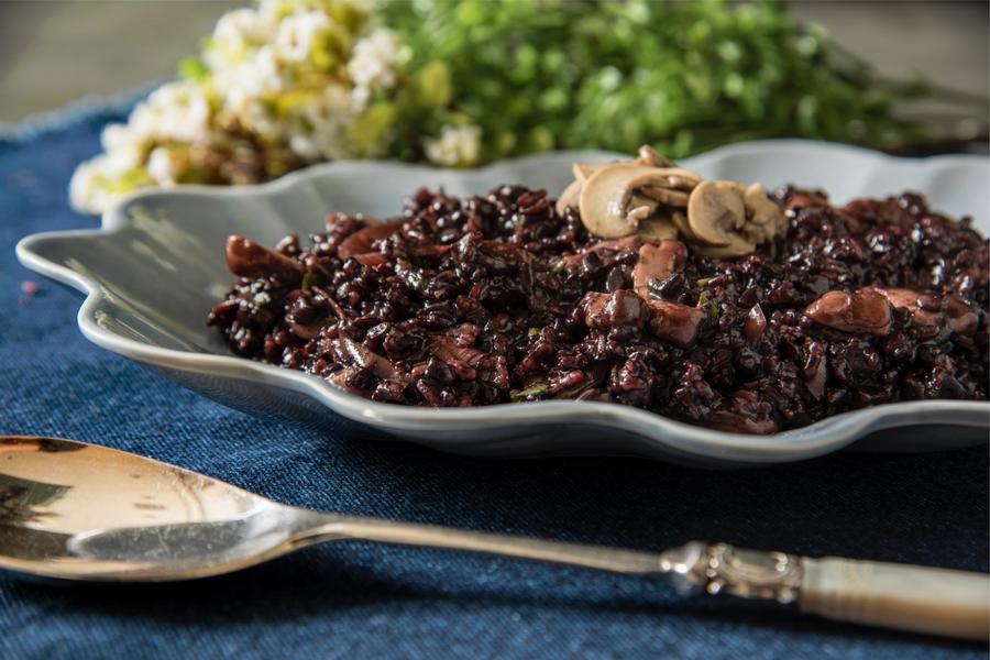 Risoto de Arroz Negro, Cogumelos e Vinho Madeira