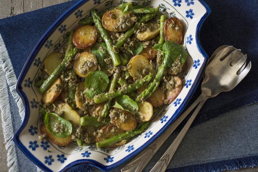 Batata Bolinha Assada com Aspargo e Agrião