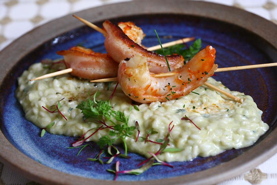 Risoto ao Gorgonzola e Kebab de Camarões com Bacon