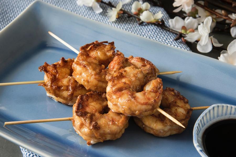 Espetinhos de Camarão com Molho de Shoyu e Saquê