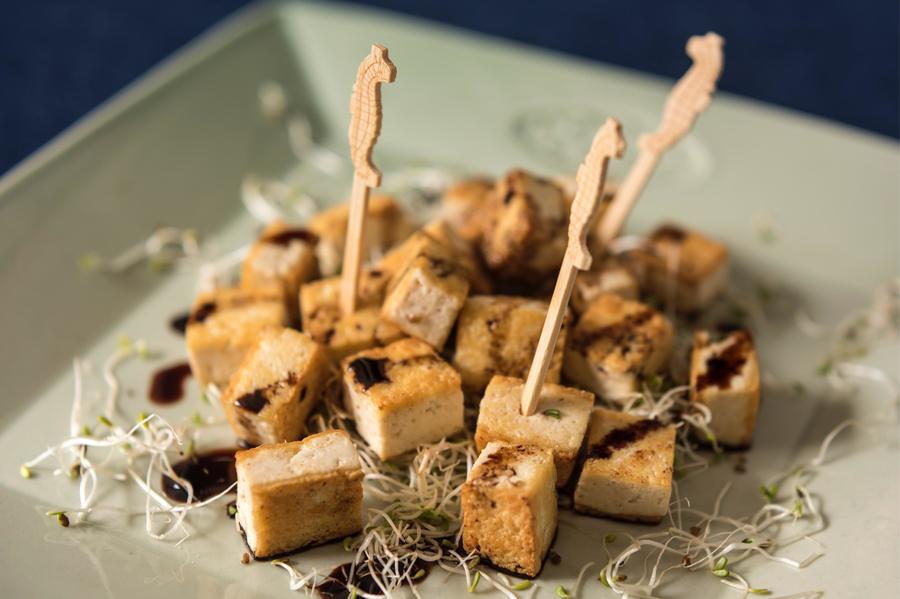 Espetinhos de Tofu com Brotos de Alfafa