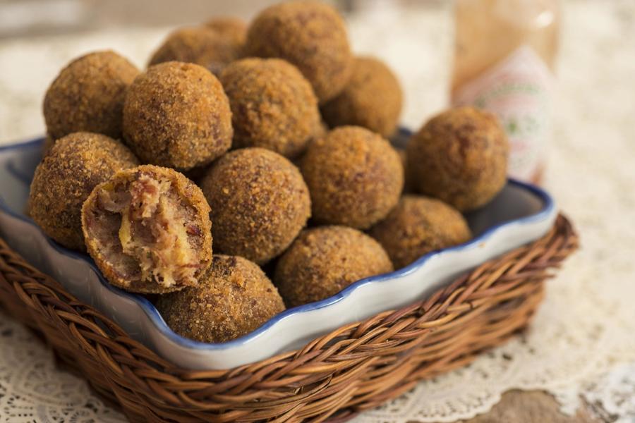 Bolinho de Mandioquinha com Carne-Seca