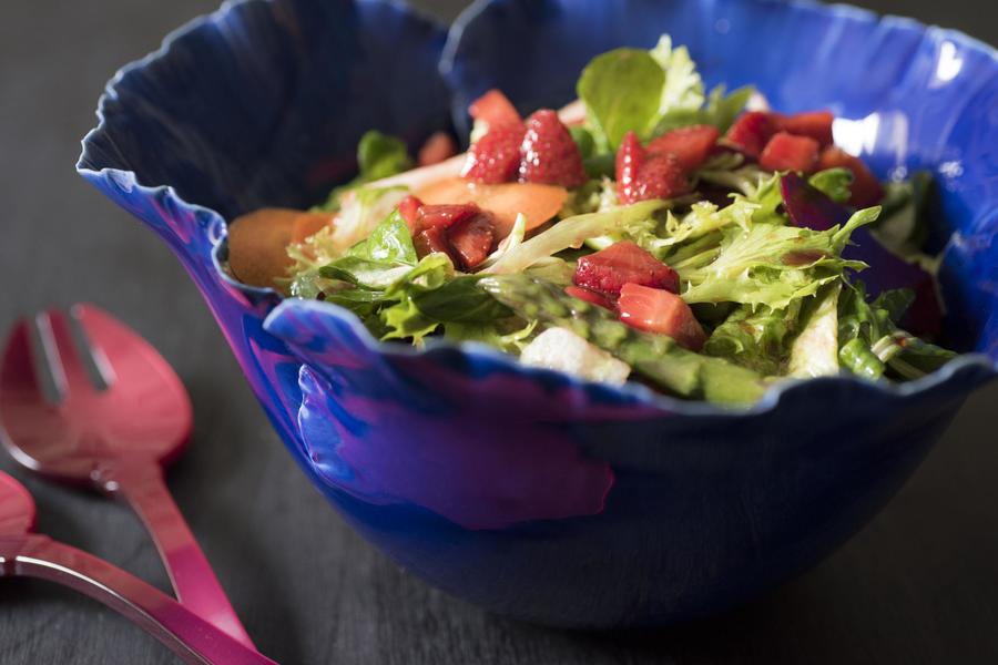 Salada Verde com Frutas da Estação e Legumes, Vinagrete de Morango