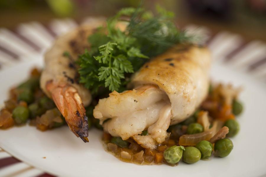 Escalope de Frango Recheado com Camarão, Petit Pois Fresco