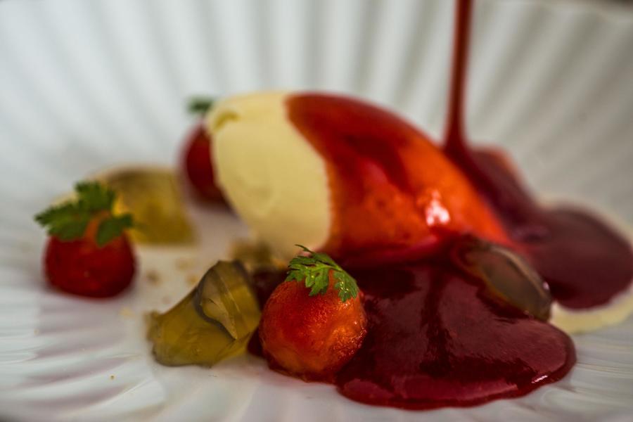 Sopa de Morango com Gelée de Grand Marnier