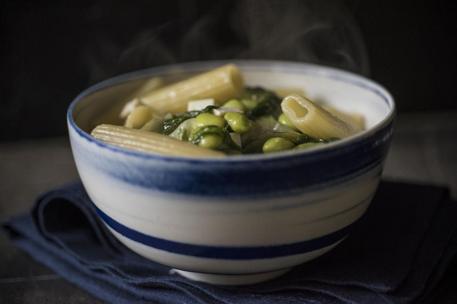 Rigatoni com Escarola, Favas e Ricota