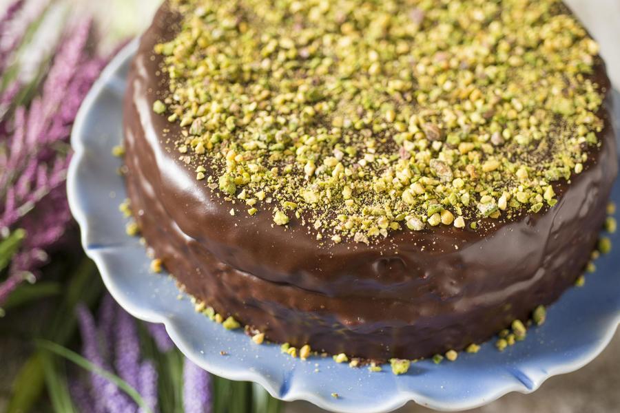 Bolo de Chocolate com Mascarpone e Pistache