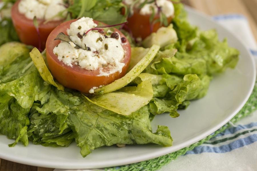 Salada Caprese Quente ao Queijo de Cabra