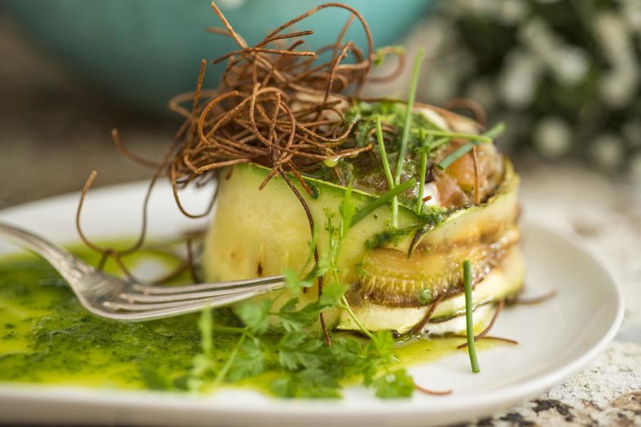 Timbales de Berinjela e Pesto de Rúcula