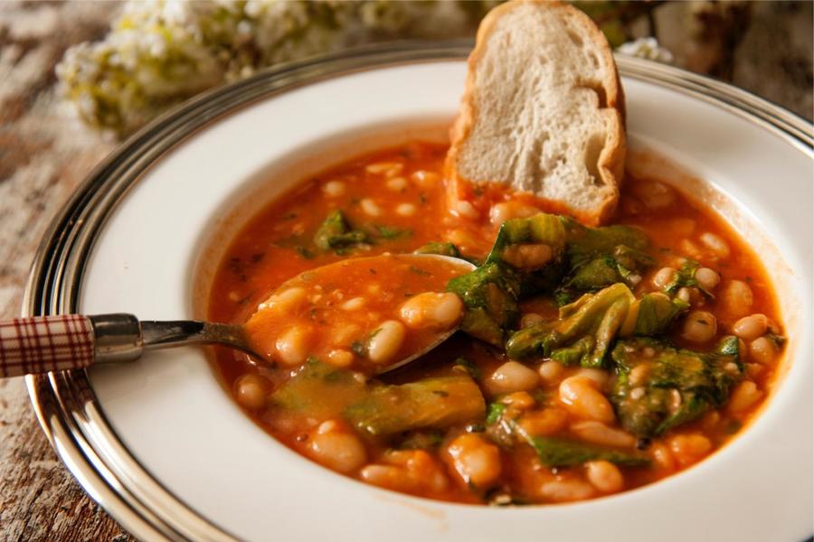 Sopa de Pão com Feijão Cannellini e Escarola