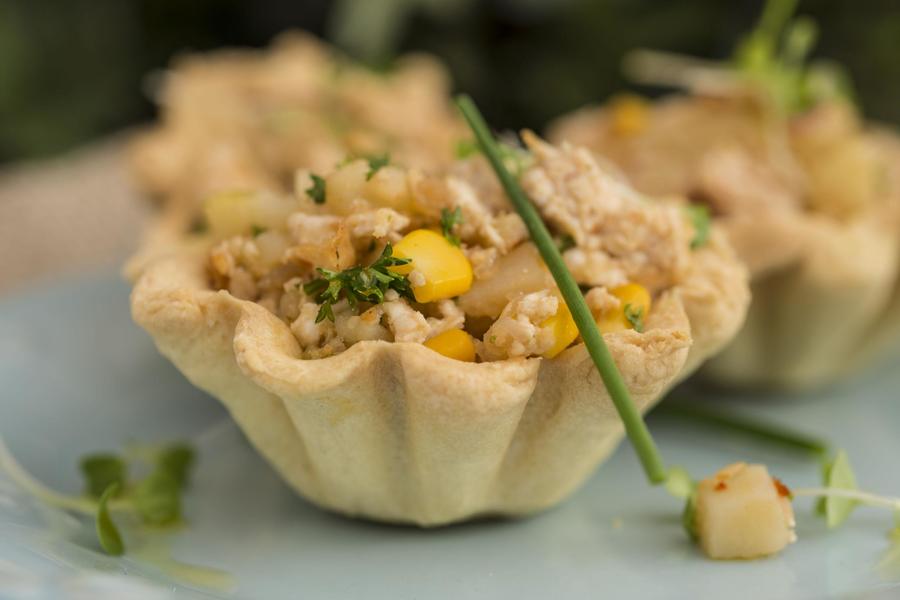 Trouxinhas de Kratong de Frango e Milho Verde