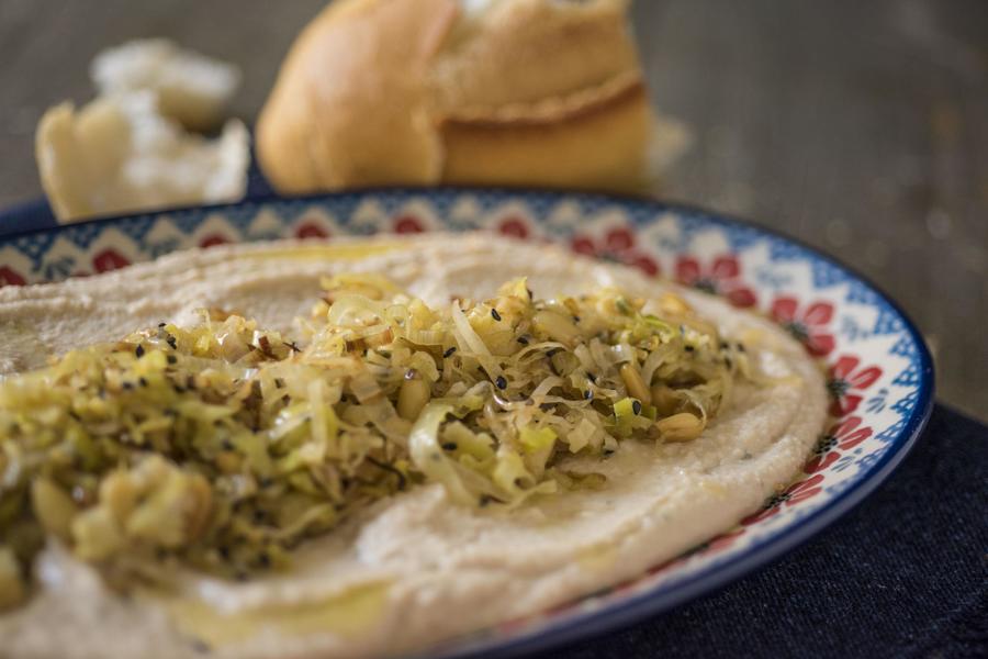 Pasta de Feijão-Branco com Cobertura de Alho-Poró