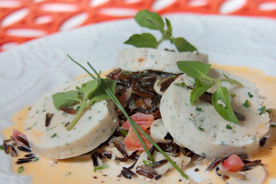 Quenelle de Frango, Arroz-Selvagem e Coco