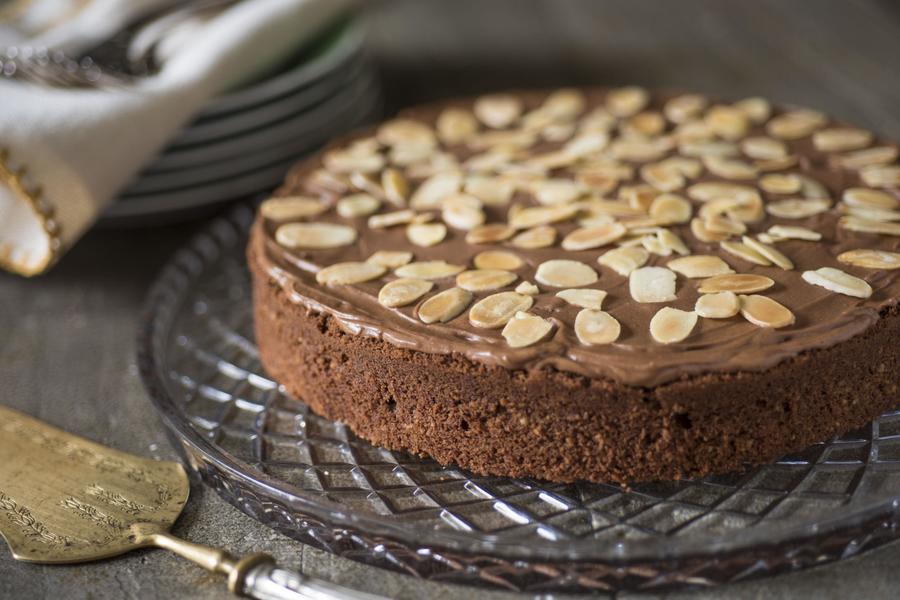 Bolo de Chocolate e Amêndoa com Cobertura