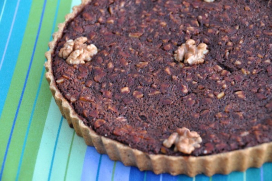 Torta de Trufa de Chocolate Amargo com Nozes