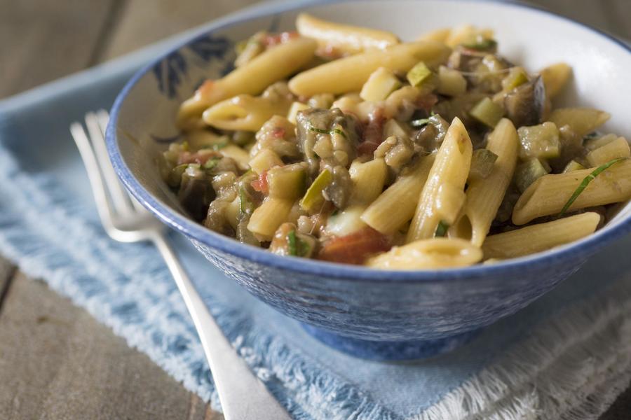 Penne com Molho de Berinjela e Abobrinha