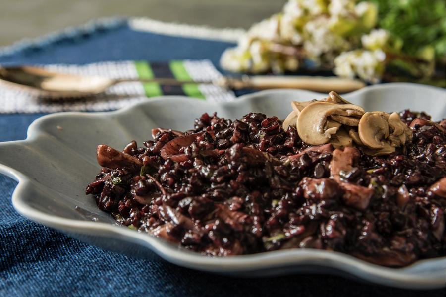 Risoto de Arroz Negro, Cogumelos e Vinho Madeira