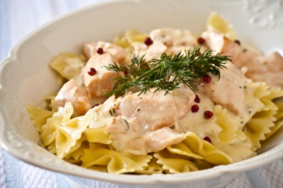 Farfalle com Salmão e Pimenta Rosa