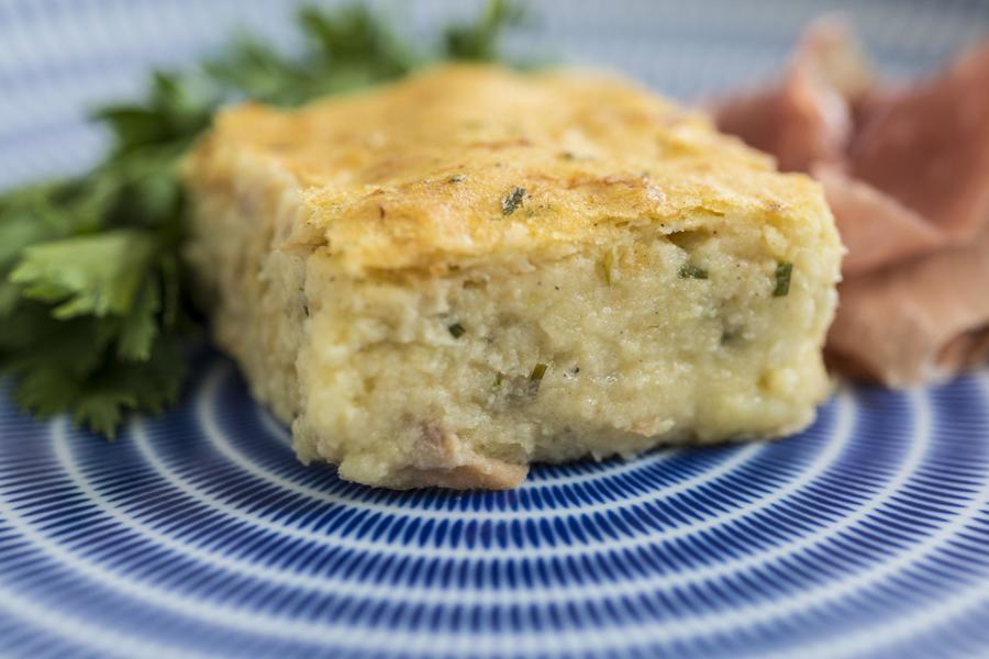  Bolo Dourado de Batata, Presunto e Cebolinha