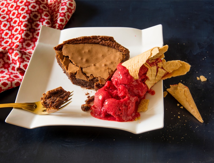 Bolo de Chocolate à Cantinho com Gelado de Morango