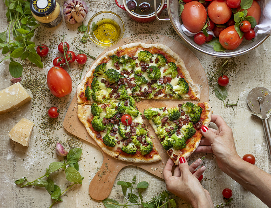 Pizza de Massa Rápida de Brócolis e Bacon