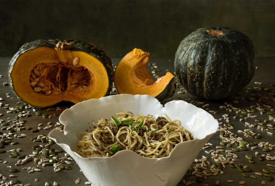 Spaghettini Integral com Pesto de Semente de Girassol, Abóbora e Ervas