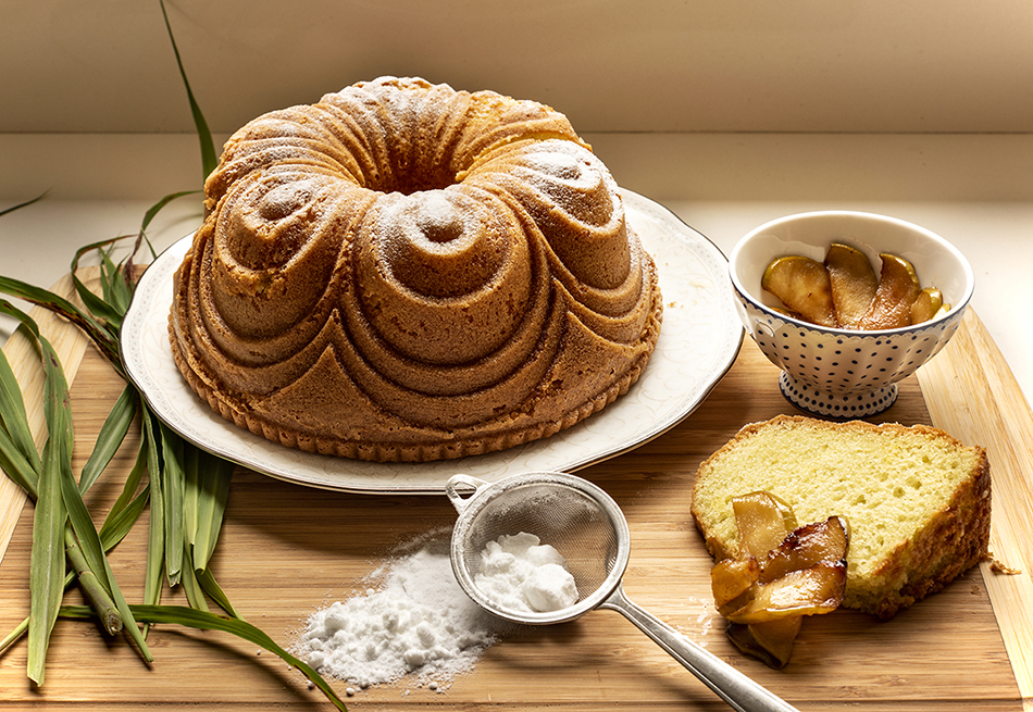 Bolo de Capim-Santo com Maçãs Caramelizadas