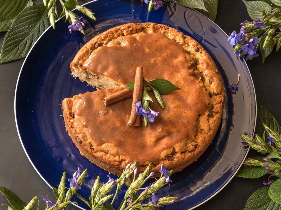 Bolo de Pepitas de Chocolate com Cobertura de Canela