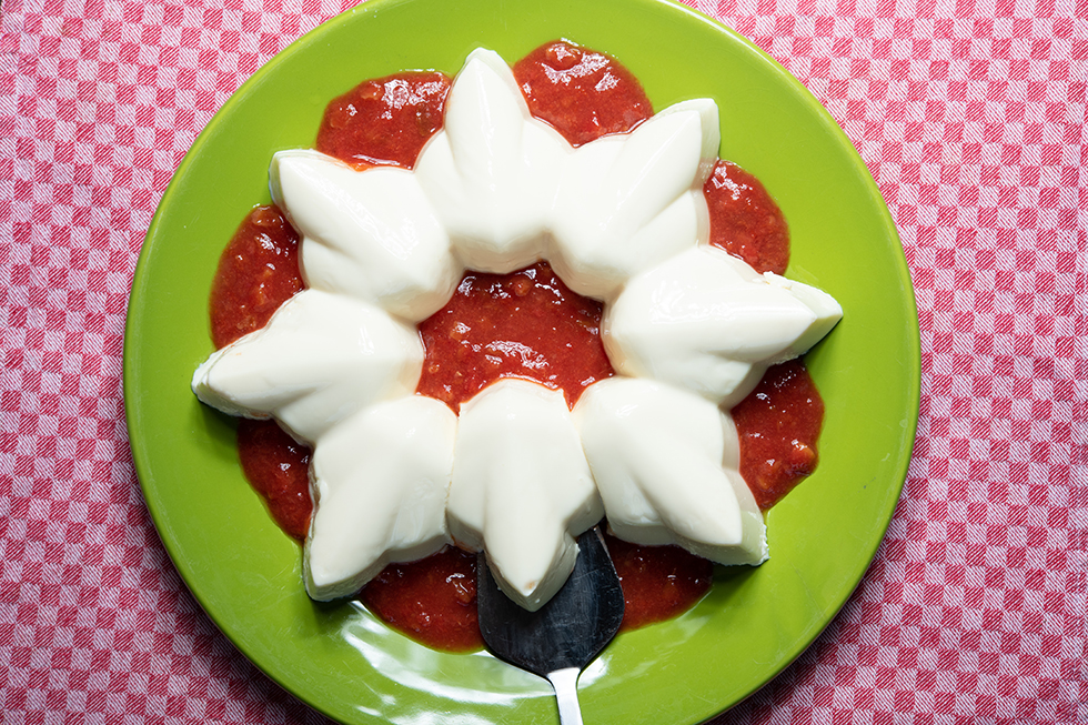 Flan Romeu e Julieta (Queijo Branco com Goiabada)