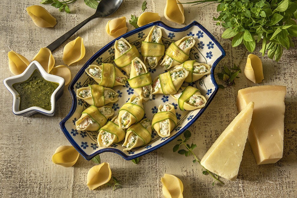 Conchiglioni Recheados com Camarão e Abobrinha