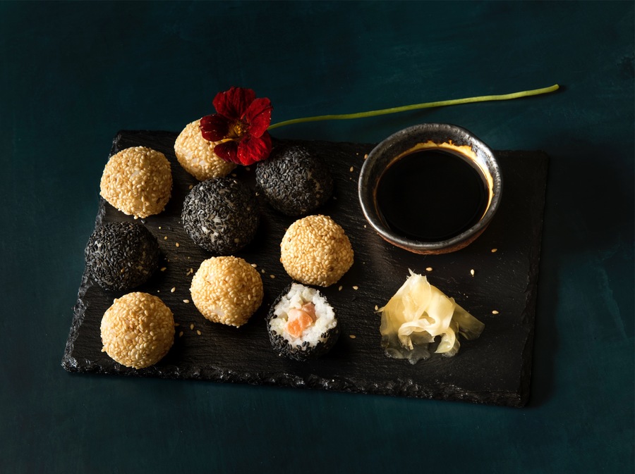 Bolinho de Arroz Recheado (Onigiri)