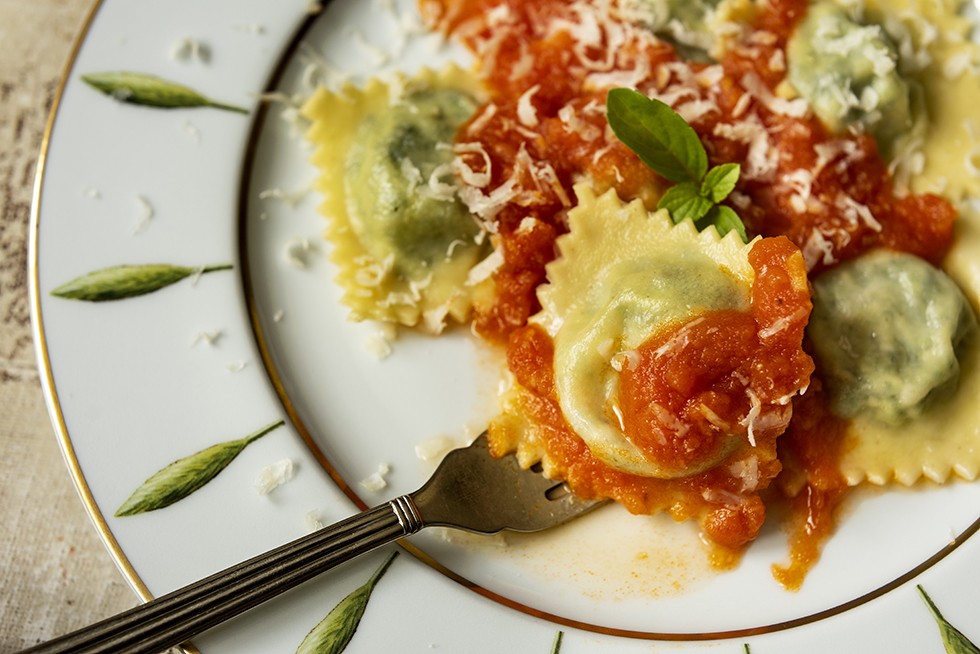 Ravioli de Espinafre e Ricota com Molho de Tomate