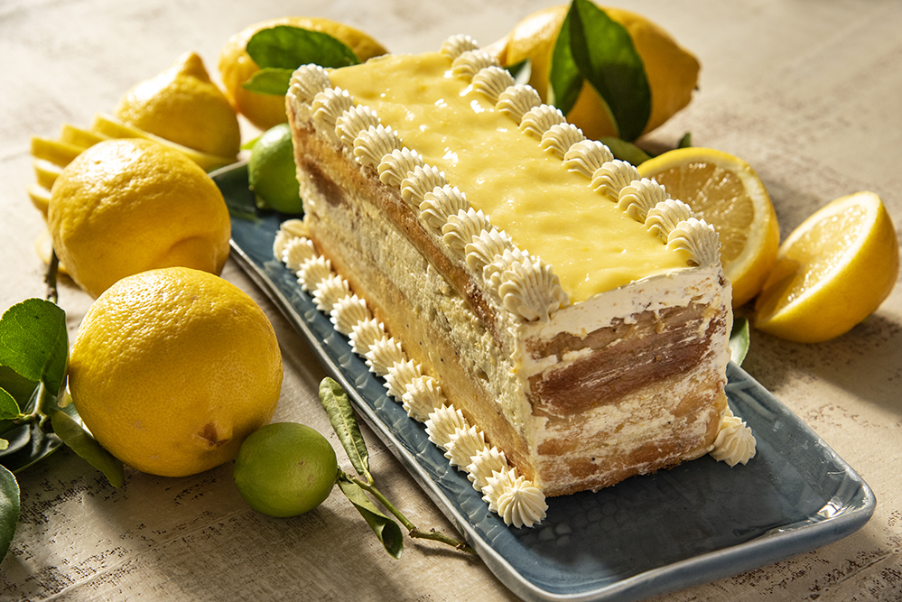 Bolo de Limão-Siciliano com Curd de Limão e Buttercream de Baunilha