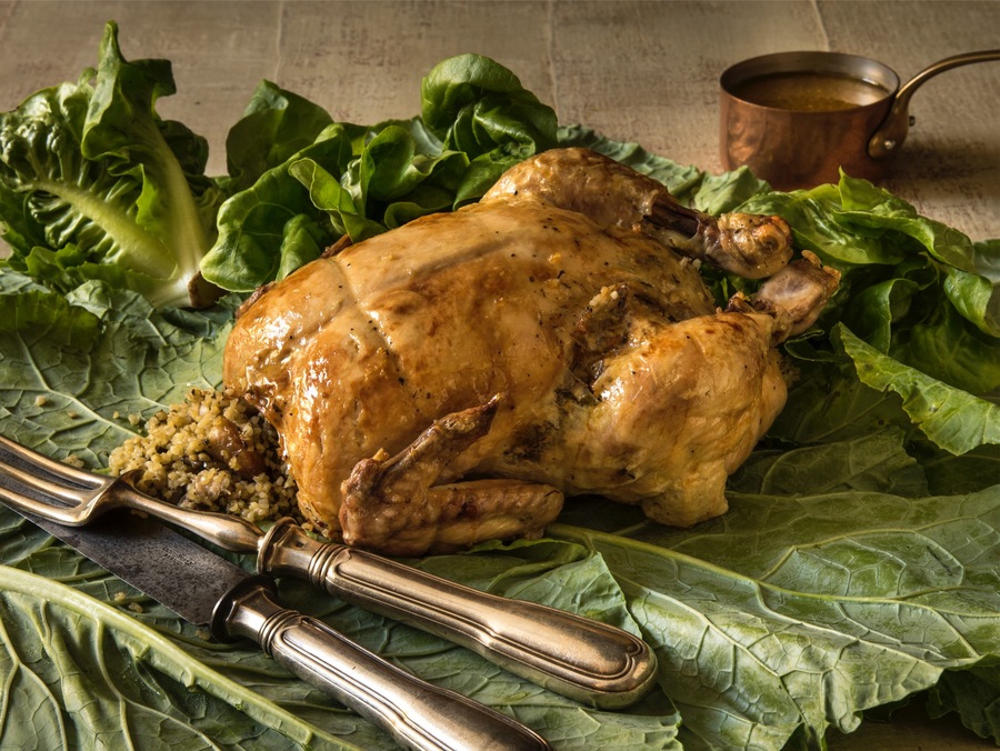 Frango Assado Recheado com Farofa de Triguilho