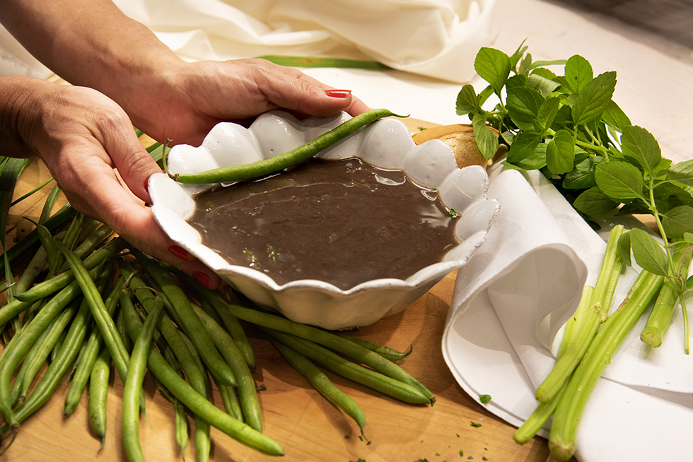 Sopa de Feijão-Preto com Carne Moída e Vagem