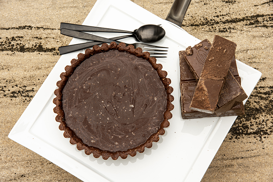 Torta de Caramelo Salgado com Amendoim e Ganache de Chocolate Meio Amargo