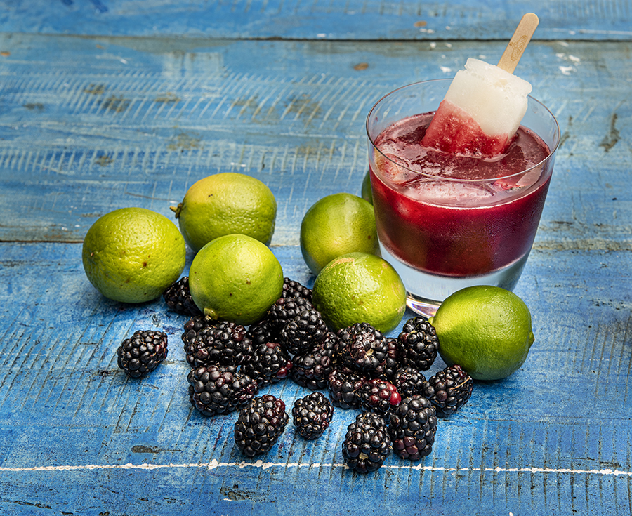 Caipiroska de Limão e Amora com Picolé