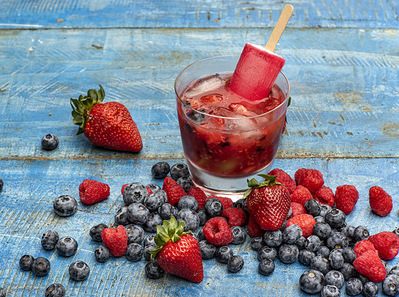 Caipiroska de Frutas Vermelhas com Picolé