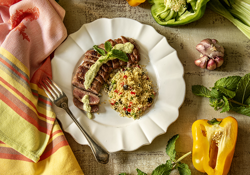 Filé de Cordeiro e Couscous de Legumes com Molho de Hortelã