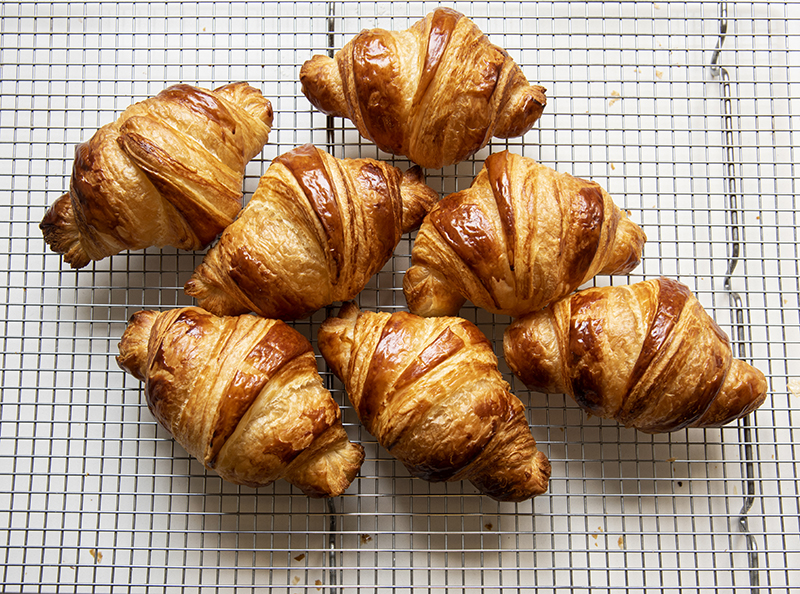 Croissant: origem e dicas de preparo dessa delícia com sotaque francês