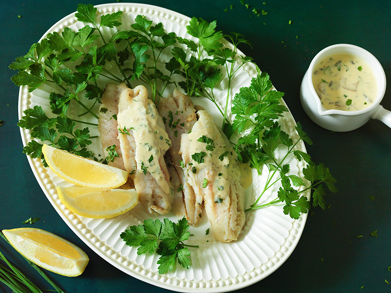 Filé de Pescada com Champignon e Creme Branco