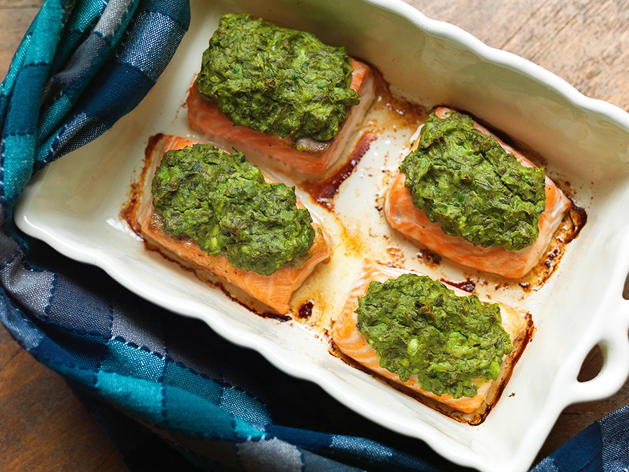 Salmão com Crosta de Avocado e Manjericão