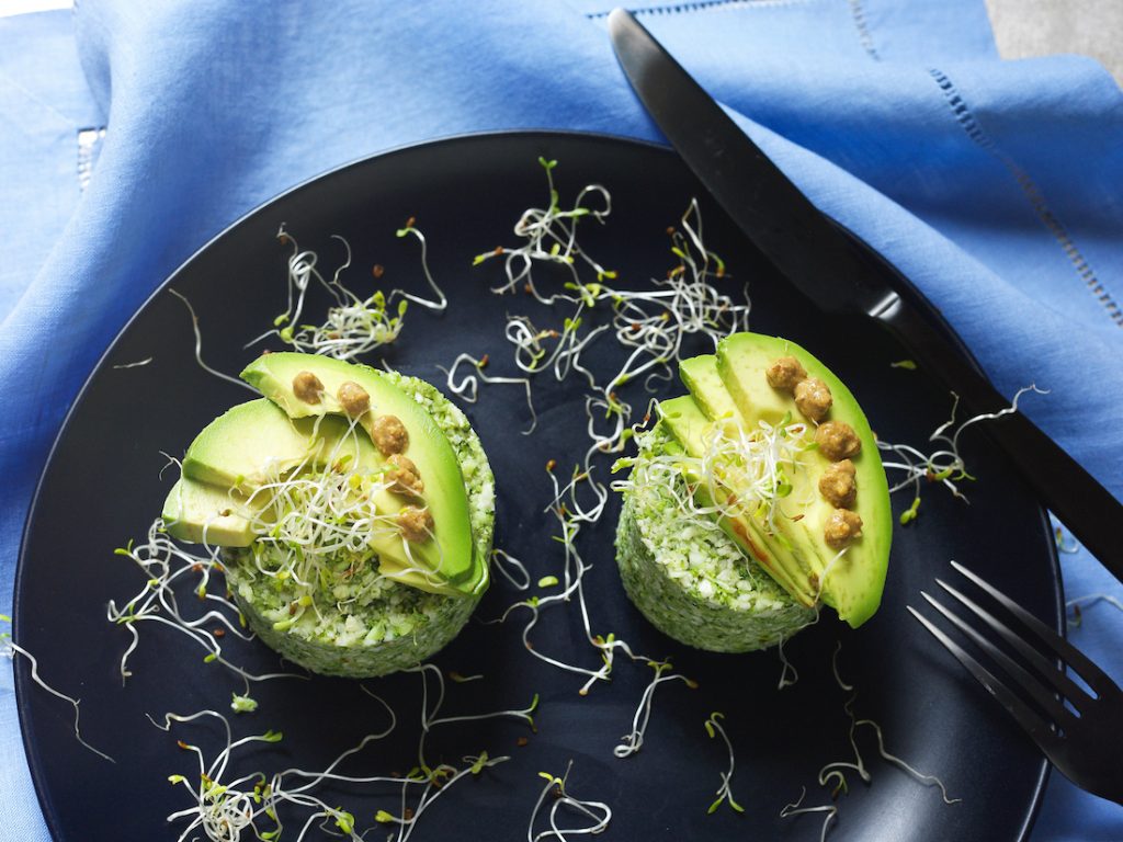 Couscous de Couve-Flor e Brócolis com Avocado e Creme de Curry