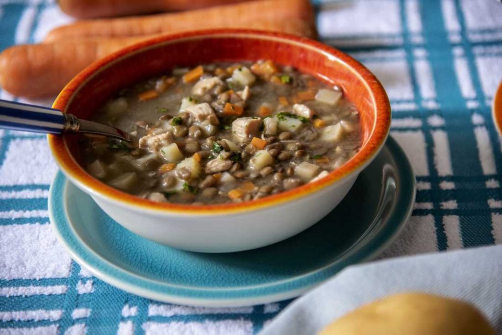 Sopa de Lentilha com Frango e Legumes